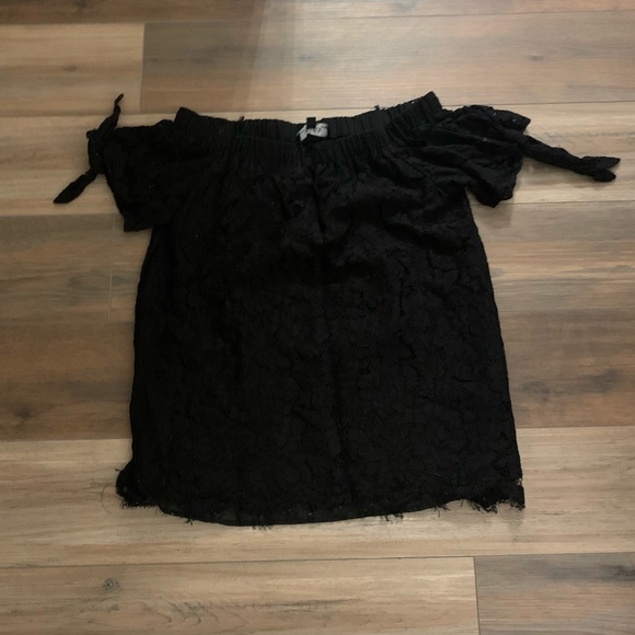 ETHEREAL VIEW IVORY/BLK LACE OFF-THE-SHOULDER TOP - Picture 5 of 6